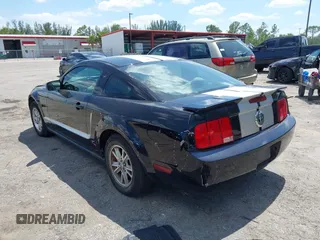2007 Ford Mustang Deluxe с VIN 1ZVFT80N675242314, выставлен на аукционе IAAI как лот 42318323 с пробегом 171 017 миль миль и . История ставок и продаж доступна на DreamBid. Изображение 13.