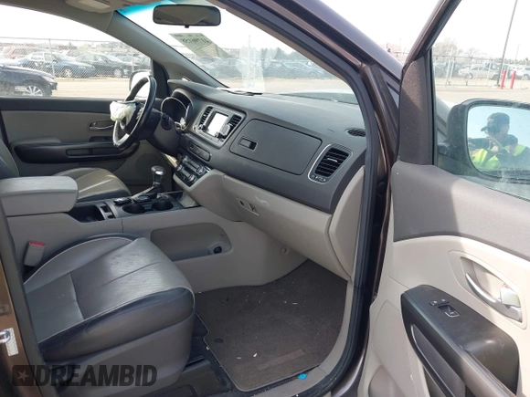 2017 Kia Sedona LX with VIN KNDMB5C19H6329933, listed as a IAAI auction lot 41796158 with 101,399 mi miles. Bid and sale history available at carsss.com. Image 5.