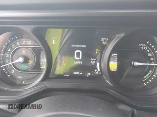 2024 Jeep Wrangler Rubicon z VIN 1C4RJXR67RW276710, wystawiony jako IAAI lot #42047318 z przebiegiem 35 857 mil mil oraz . Historia ofert i sprzedaży dostępna na DreamBid. Obrazek 7.