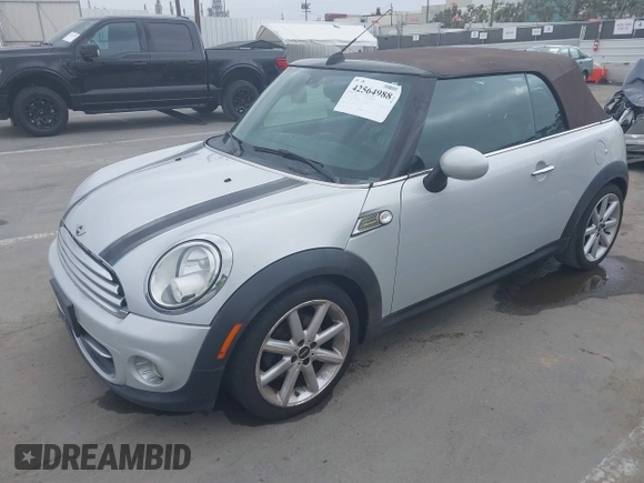 2014 MINI Convertible z VIN WMWZN3C52ET569565, wystawiony jako IAAI lot #42564988 z przebiegiem 66 035 mil mil oraz . Historia ofert i sprzedaży dostępna na DreamBid. Obrazek 2.
