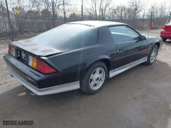 1992 Chevrolet Camaro RS with VIN 1G1FP23E1NL143868, listed as a IAAI auction lot 41702662 with 187,338 mi miles. Bid and sale history available at carsss.com. Image 4.