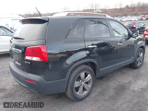 2013 Kia Sorento EX with VIN 5XYKUDA27DG413537, listed as a IAAI auction lot 40991803 with 163,534 mi miles. Bid and sale history available at carsss.com. Image 4.