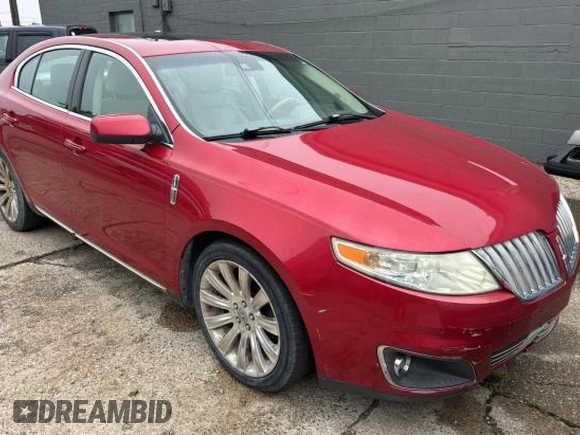 2010 Lincoln MKS z VIN 1LNHL9DR0AG603509, wystawiony jako Copart lot #60124735 z przebiegiem 181 076 mil mil oraz Czysty tytuł • Clean title. Historia ofert i sprzedaży dostępna na DreamBid. Obrazek 1.