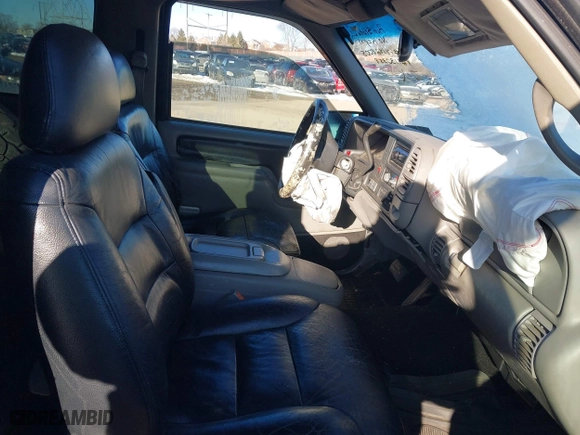 1998 Chevrolet Tahoe with VIN 3GNEK18R5WG130358, listed as a IAAI auction lot 41428005 with 218,513 mi miles. Bid and sale history available at carsss.com. Image 5.