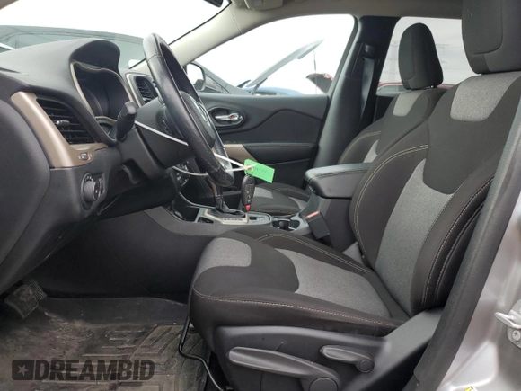 2018 Jeep Cherokee Latitude with VIN 1C4PJLCX5JD518007, listed as a Copart auction lot 53692425 with 30,101 mi miles and Salvage Title. Bid and sale history available at DreamBid. Image 7.