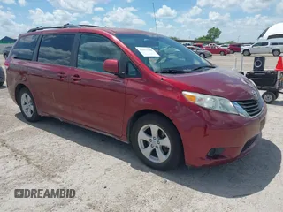 2011 Toyota Sienna LE AAS с VIN 5TDKK3DC3BS050559, выставлен на аукционе IAAI как лот 42575288 с пробегом 250 158 миль миль и . История ставок и продаж доступна на DreamBid. Изображение 1.