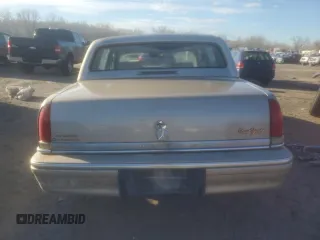 1992 Chrysler New Yorker z VIN 1C3XC66R8ND780848, wystawiony jako Copart lot #46454745 z przebiegiem 138 439 mil mil oraz Szkody całkowita. Historia ofert i sprzedaży dostępna na DreamBid. Obrazek 6.