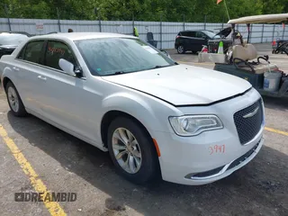 2015 Chrysler 300 Limited z VIN 2C3CCAAG3FH881999, wystawiony jako IAAI lot #42353947 z przebiegiem 72 505 mil mil oraz . Historia ofert i sprzedaży dostępna na DreamBid. Obrazek 1.