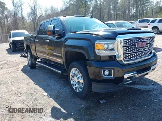 2019 GMC Sierra 2500HD Denali with VIN 1GT12SEY3KF207121, listed as a IAAI auction lot 38782753 with 87,337 mi miles. Bid and sale history available at carsss.com. Image 1.