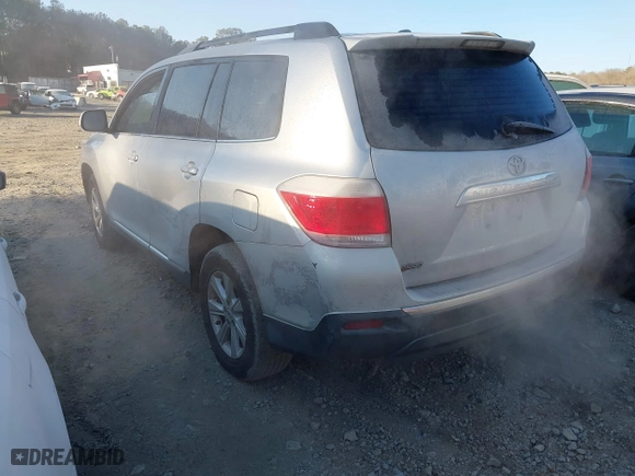 2011 Toyota Highlander with VIN 5TDZK3EH3BS037657, listed as a IAAI auction lot 41270390 with 262,060 mi miles. Bid and sale history available at carsss.com. Image 3.