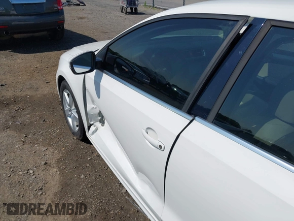2014 Volkswagen Jetta TDI w/Premium/Nav with VIN 3VWLL7AJXEM366828, listed as a IAAI auction lot 42392563 with 132,924 mi miles and . Bid and sale history available at DreamBid. Image 6.