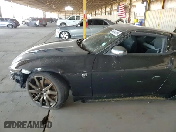 2009 Nissan 370Z z VIN JN1AZ44E19M411715, wystawiony jako Copart lot #56654815 z przebiegiem 123 791 mil mil oraz Szkoda całkowita • Salvage title. Historia ofert i sprzedaży dostępna na DreamBid. Obrazek 13.