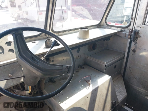 1986 Ford Econoline Cargo with VIN 1FCJE39H9GHC37114, listed as a IAAI auction lot 42030558 with 315,104 mi miles and . Bid and sale history available at DreamBid. Image 5.