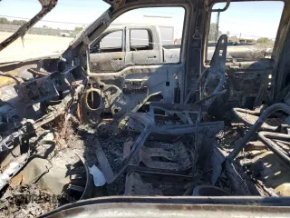2008 Ford F-350 XL с VIN 1FTWW31R48EB61571, выставлен на аукционе Copart как лот 70868344 с пробегом Не указан миль и На запчасти • Non repairable. История ставок и продаж доступна на DreamBid. Изображение 7.
