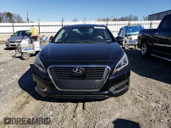 2017 Hyundai Sonata Limited with VIN KMHE34L30HA076054, listed as a Copart auction lot 77972943 with 60,977 mi miles and . Bid and sale history available at DreamBid. Image 10.