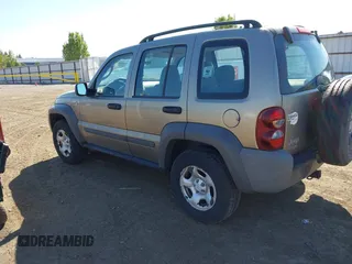 2007 Jeep Liberty Sport with VIN 1J8GL48K97W535993, listed as a IAAI auction lot 42200633 with 136,773 mi miles. Bid and sale history available at carsss.com. Image 3.