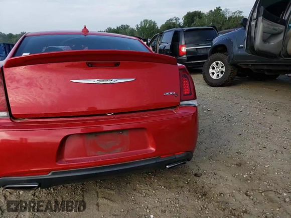 2015 Chrysler 300 S z VIN 2C3CCABT5FH743408, wystawiony jako Copart lot #62085374 z przebiegiem Nie podano mil oraz Szkoda całkowita • Salvage title. Historia ofert i sprzedaży dostępna na DreamBid. Obrazek 10.