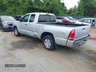 2006 Toyota Tacoma z VIN 5TETX22N26Z178272, wystawiony jako IAAI lot #42359672 z przebiegiem 414 561 mil mil oraz . Historia ofert i sprzedaży dostępna na DreamBid. Obrazek 3.