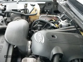 2001 Chevrolet Silverado 2500HD LS z VIN 1GCHK23U21F199851, wystawiony jako IAAI lot #42180073 z przebiegiem 80 168 mil mil oraz . Historia ofert i sprzedaży dostępna na DreamBid. Obrazek 12.