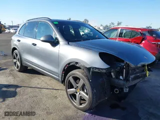 2018 Porsche Cayenne S with VIN WP1AB2A28JLA60472, listed as a IAAI auction lot 41291293 with 48,260 mi miles. Bid and sale history available at carsss.com. Image 1.