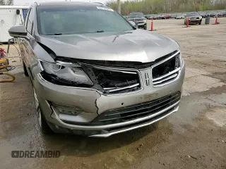 2017 Lincoln MKC Reserve with VIN 5LMCJ3D91HUL35558, listed as a Copart auction lot 53739575 with 188,577 mi miles and Salvage title. Bid and sale history available at DreamBid. Image 14.