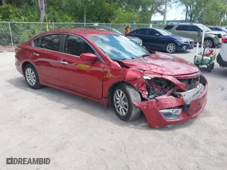 2015 Nissan Altima 2.5 with VIN 1N4AL3AP5FC596180, listed as a IAAI auction lot 41968552 with 104,838 mi miles. Bid and sale history available at carsss.com. Image 1.