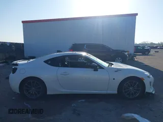 2017 Toyota 86 z VIN JF1ZNAA1XH8707535, wystawiony jako IAAI lot #41969546 z przebiegiem 85 468 mil mil oraz . Historia ofert i sprzedaży dostępna na DreamBid. Obrazek 13.