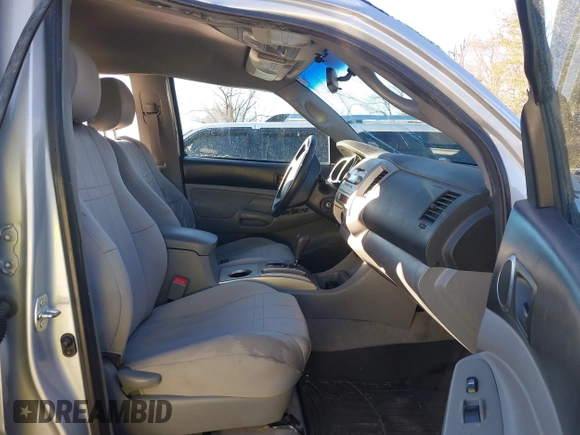 2008 Toyota Tacoma z VIN 5TELU42NX8Z519344, wystawiony jako IAAI lot #41018446 z przebiegiem 283 409 mil mil oraz . Historia ofert i sprzedaży dostępna na DreamBid. Obrazek 5.
