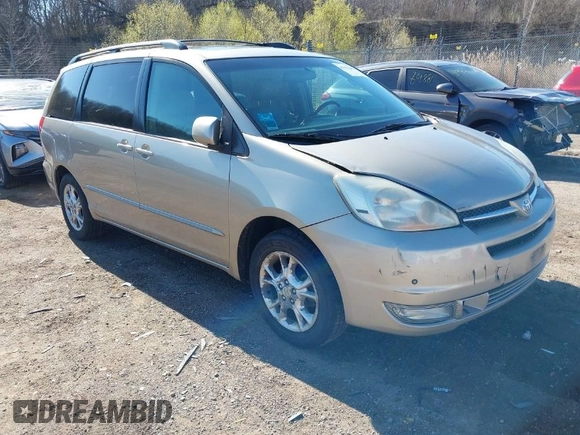 2005 Toyota Sienna XLE with VIN 5TDBA22C05S045324, listed as a IAAI auction lot 42047480 with 288,285 mi miles. Bid and sale history available at carsss.com. Image 1.