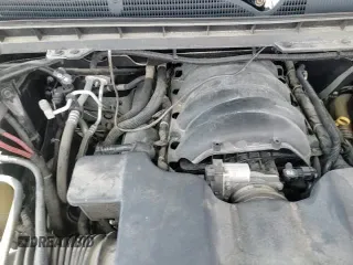 2018 Chevrolet Silverado 1500 LT z VIN 3GCUKREC4JG480415, wystawiony jako Copart lot #50585445 z przebiegiem 87 644 mil mil oraz Szkoda całkowita • Salvage title. Historia ofert i sprzedaży dostępna na DreamBid. Obrazek 13.