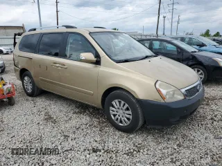 2011 Kia Sedona LX with VIN KNDMG4C71B6409718, listed as a Copart auction lot 55309365 with 307,610 mi miles and Salvage Title. Bid and sale history available at carsss.com. Image 4.