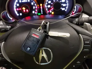 2010 Acura TL Technology z VIN 19UUA9F52AA002593, wystawiony jako IAAI lot #42033029 z przebiegiem 180 706 mil mil oraz . Historia ofert i sprzedaży dostępna na DreamBid. Obrazek 11.