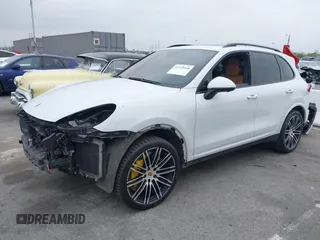 2016 Porsche Cayenne Turbo z VIN WP1AC2A20GLA85193, wystawiony jako IAAI lot #42170440 z przebiegiem 95 999 mil mil oraz . Historia ofert i sprzedaży dostępna na DreamBid. Obrazek 18.