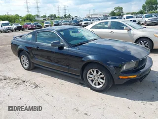 2006 Ford Mustang Standard z VIN 1ZVFT80NX65122031, wystawiony jako IAAI lot #42558788 z przebiegiem 163 820 mil mil oraz . Historia ofert i sprzedaży dostępna na DreamBid. Obrazek 1.