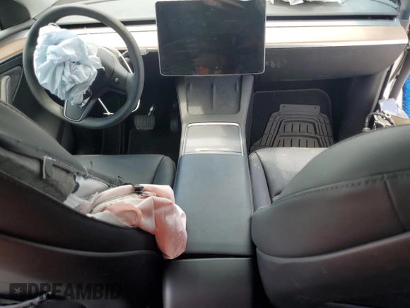 2024 Tesla Model Y Long Range with VIN 7SAYGAEE7RF005786, listed as a Copart auction lot 58415195 with 8,700 mi miles and Salvage title. Bid and sale history available at DreamBid. Image 8.