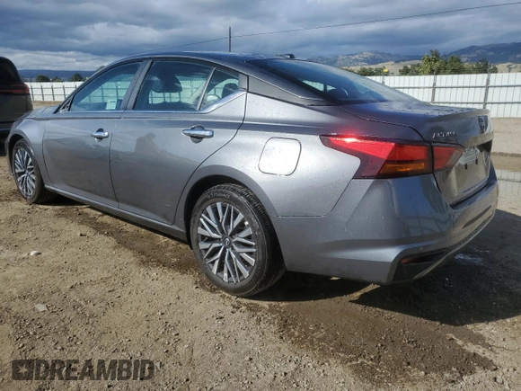 2025 Nissan Altima SV z VIN 1N4BL4DV5SN350734, wystawiony jako Copart lot #56955085 z przebiegiem 6 140 mil mil oraz Szkoda całkowita • Salvage title. Historia ofert i sprzedaży dostępna na DreamBid. Obrazek 2.