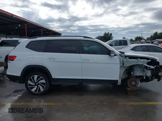 2024 Volkswagen Atlas SE z VIN 1V2JR2CA3RC508659, wystawiony jako IAAI lot #41430628 z przebiegiem 23 139 mil mil oraz . Historia ofert i sprzedaży dostępna na DreamBid. Obrazek 14.