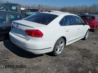 2013 Volkswagen Passat SEL Premium z VIN 1VWCN7A39DC036013, wystawiony jako IAAI lot #41632682 z przebiegiem 158 680 mil mil oraz . Historia ofert i sprzedaży dostępna na DreamBid. Obrazek 4.