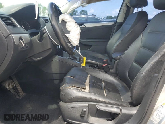 2013 Volkswagen Jetta SE z VIN 3VWDX7AJ6DM452161, wystawiony jako Copart lot #60510695 z przebiegiem Nie podano mil oraz Szkoda całkowita • Salvage title. Historia ofert i sprzedaży dostępna na DreamBid. Obrazek 7.