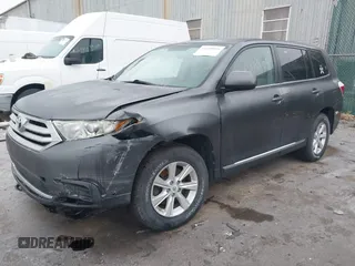 2011 Toyota Highlander z VIN 5TDBK3EHXBS080409, wystawiony jako IAAI lot #41509905 z przebiegiem 201 620 mil mil oraz . Historia ofert i sprzedaży dostępna na DreamBid. Obrazek 2.
