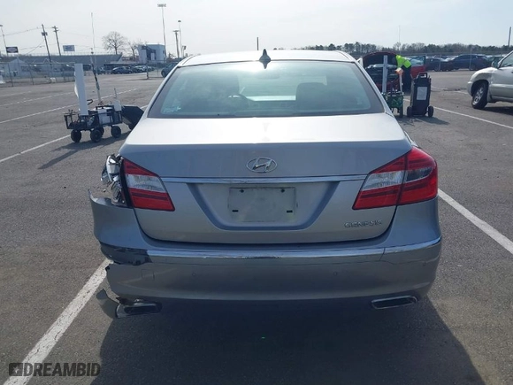 2013 Hyundai Genesis 3.8L with VIN KMHGC4DD1DU212989, listed as a IAAI auction lot 41893339 with 138,074 mi miles. Bid and sale history available at carsss.com. Image 16.