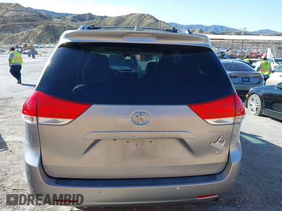 2011 Toyota Sienna XLE AAS with VIN 5TDYK3DC2BS153417, listed as a IAAI auction lot 41685324 with 158,195 mi miles. Bid and sale history available at carsss.com. Image 17.