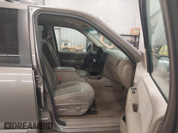 2002 Ford Explorer XLT z VIN 1FMZU73K92ZC68685, wystawiony jako IAAI lot #42710648 z przebiegiem 223 924 mil mil oraz . Historia ofert i sprzedaży dostępna na DreamBid. Obrazek 5.