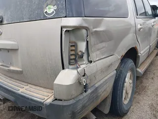 2004 Ford Expedition Special Service with VIN 1FMPU16L34LB27156, listed as a IAAI auction lot 41561202 with 230,318 mi miles. Bid and sale history available at carsss.com. Image 17.
