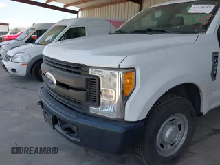 2017 Ford F-250 XL с VIN 1FDBF2A68HED79734, выставлен на аукционе IAAI как лот 42479755 с пробегом 59 208 миль миль и . История ставок и продаж доступна на DreamBid. Изображение 2.