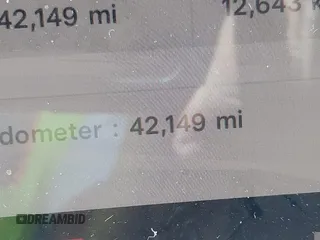 2023 Tesla Model Y Long Range z VIN 7SAYGDEE8PA191415, wystawiony jako IAAI lot #42155577 z przebiegiem 42 149 mil mil oraz . Historia ofert i sprzedaży dostępna na DreamBid. Obrazek 16.