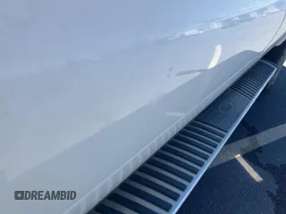 2011 Ford F-250 XL with VIN 1FT7W2BT7BEC63768, listed as a IAAI auction lot 42833330 with 293,135 mi miles and . Bid and sale history available at DreamBid. Image 32.
