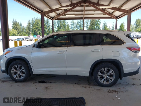 2014 Toyota Highlander XLE z VIN 5TDJKRFH0ES041779, wystawiony jako IAAI lot #42358505 z przebiegiem 127 438 mil mil oraz . Historia ofert i sprzedaży dostępna na DreamBid. Obrazek 14.