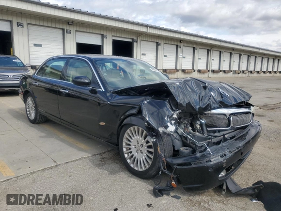 2007 Jaguar XJ Vanden Plas z VIN SAJWA82B67SH13461, wystawiony jako Copart lot #49654865 z przebiegiem 151 298 mil mil oraz Szkoda całkowita • Salvage title. Historia ofert i sprzedaży dostępna na DreamBid. Obrazek 4.