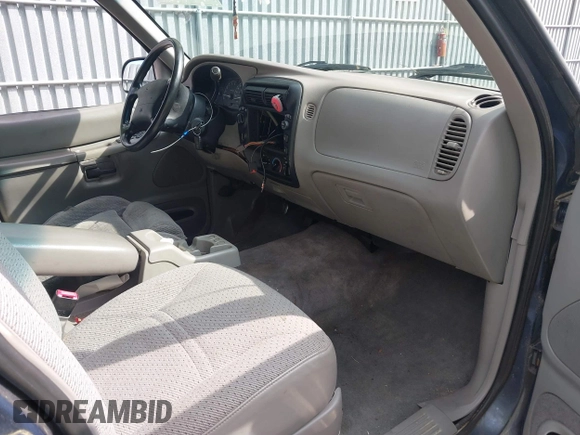 2000 Ford Explorer XLS с VIN 1FMZU72X7YZA84593, выставлен на аукционе IAAI как лот 42747834 с пробегом 213 022 миль миль и . История ставок и продаж доступна на DreamBid. Изображение 5.